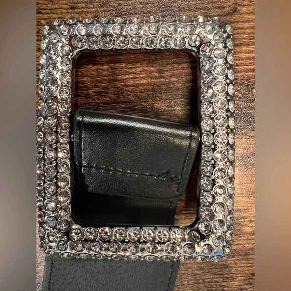 Rhinestone women’s stretch belt. Size: 28”. - Picture 9 of 11